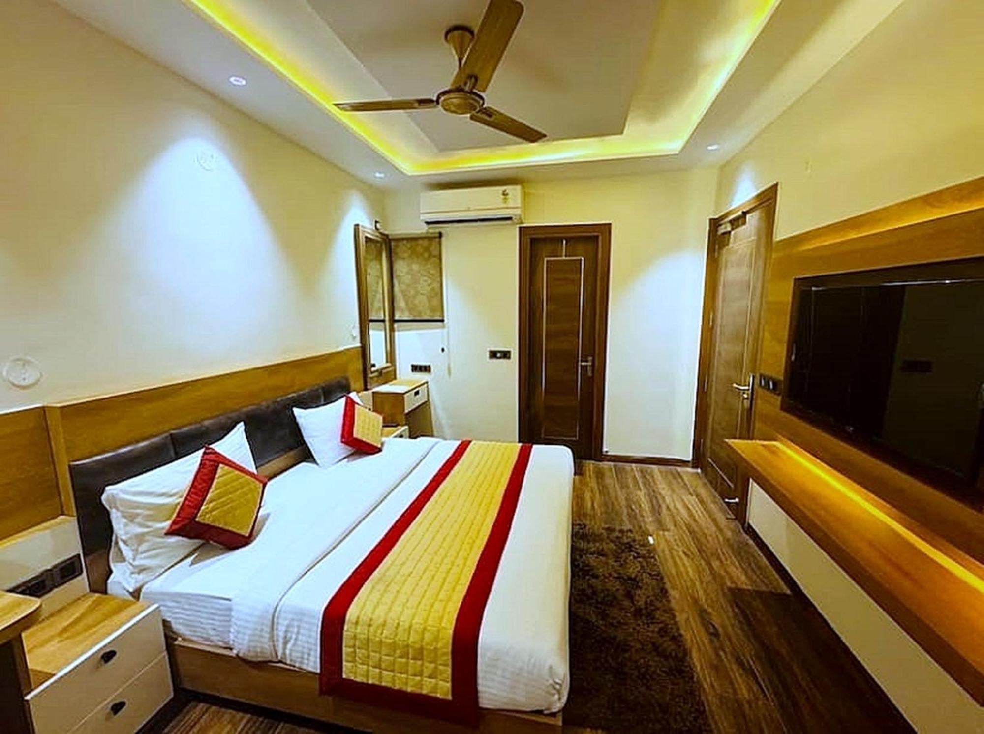Hotel Vrinda Niddhivan ! Fully Ac, Prem Mandir At Walking Distance ! Just Near The Iskcon Temple Vrindāvan Eksteriør bilde