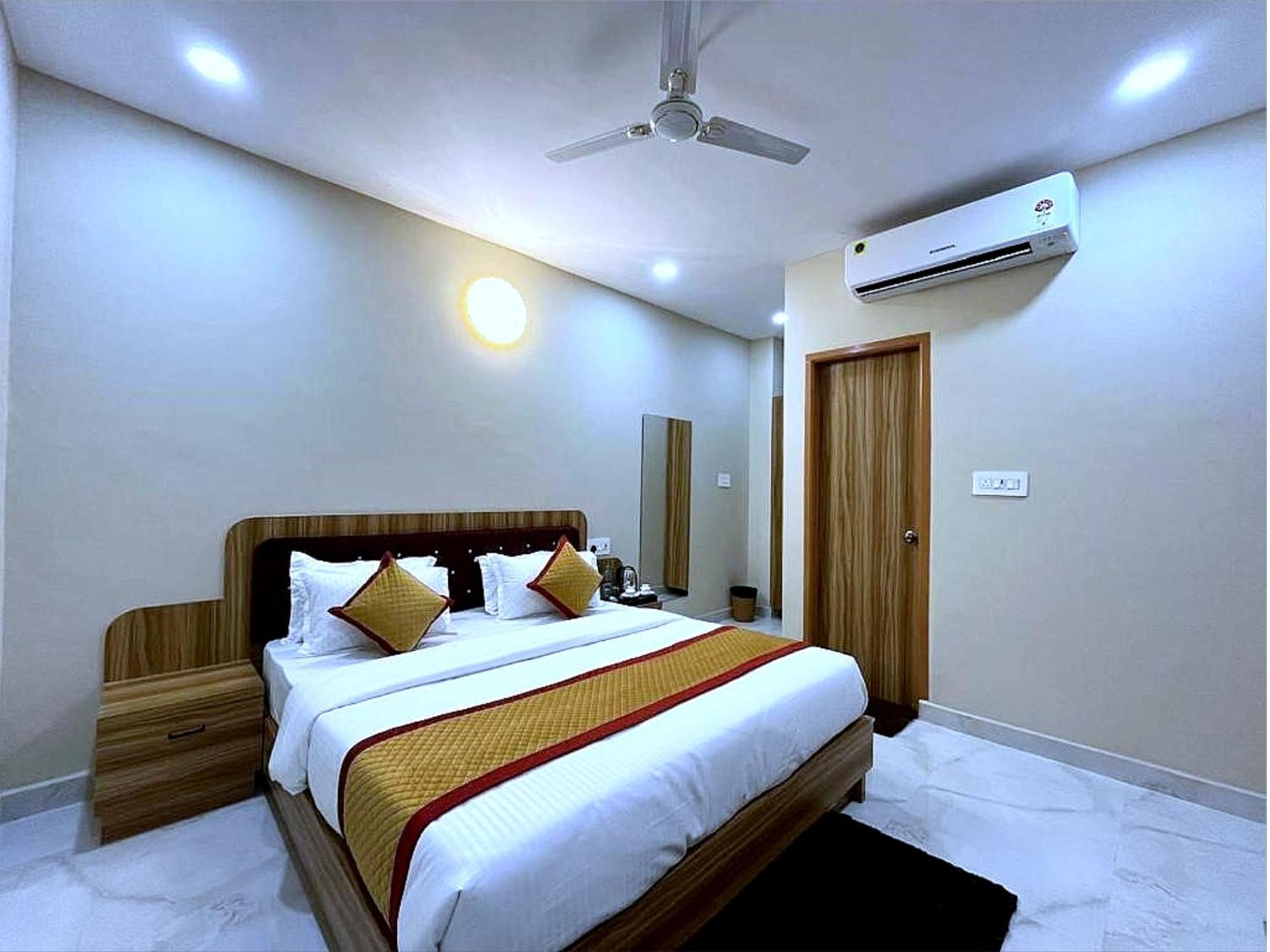 Hotel Vrinda Niddhivan ! Fully Ac, Prem Mandir At Walking Distance ! Just Near The Iskcon Temple Vrindāvan Eksteriør bilde