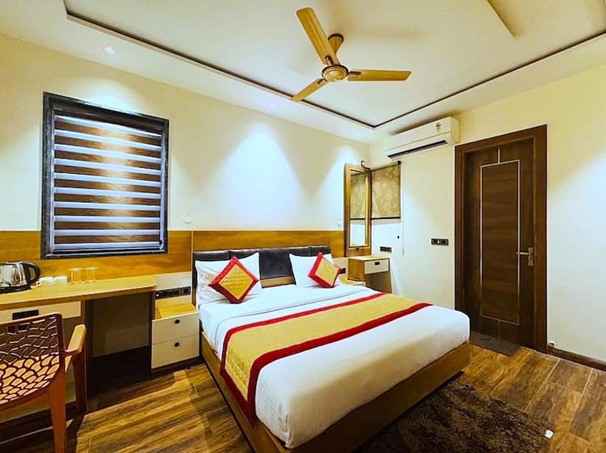 Hotel Vrinda Niddhivan ! Fully Ac, Prem Mandir At Walking Distance ! Just Near The Iskcon Temple Vrindāvan Eksteriør bilde